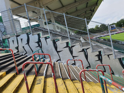 Mundlöcher im Stadion Essen